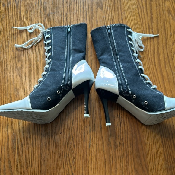 EUC Funtasma canvas boots. 7.5 - Picture 8 of 9